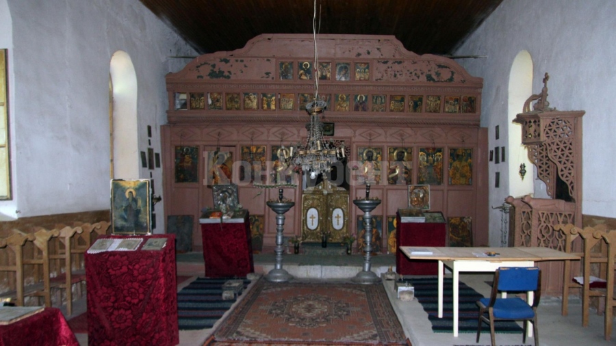 Селски храм пази икони на век и половина